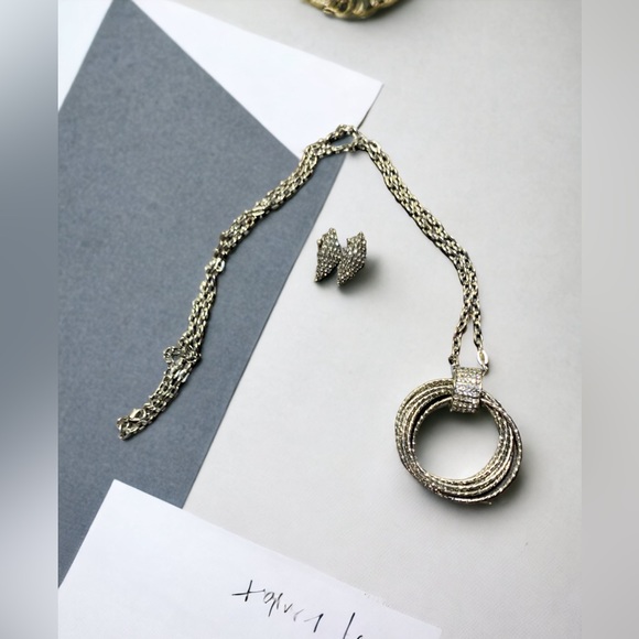 Jewelry - FREE with purchase Necklace & earrings rhinestone or 14$